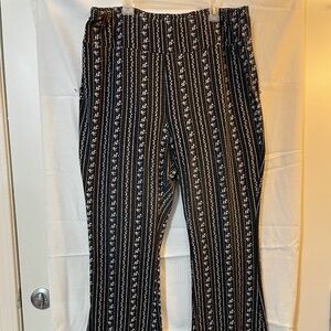 Paisley No Boundries flare leggings